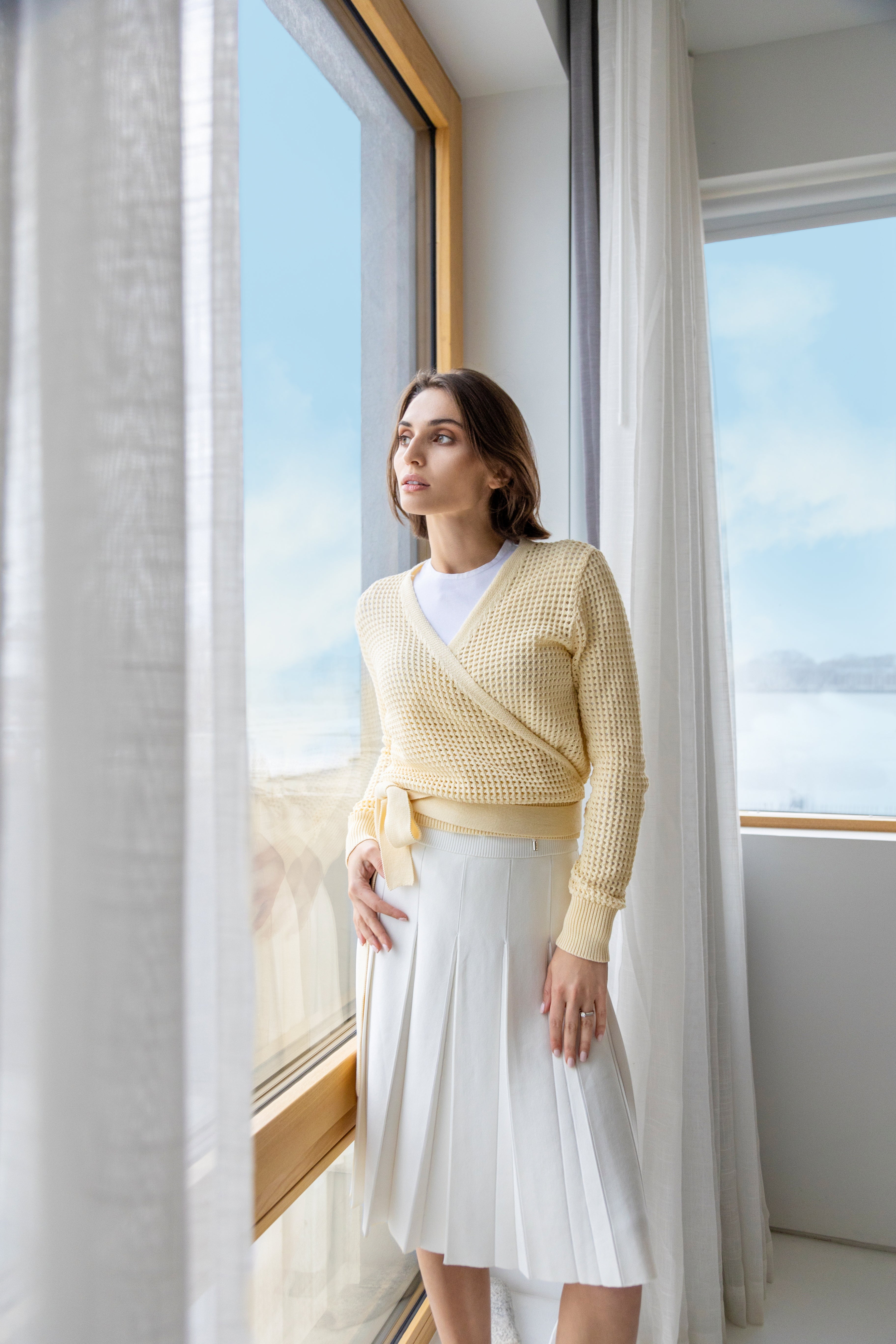 WHITE DRAWSTRING PLEATED SKIRT