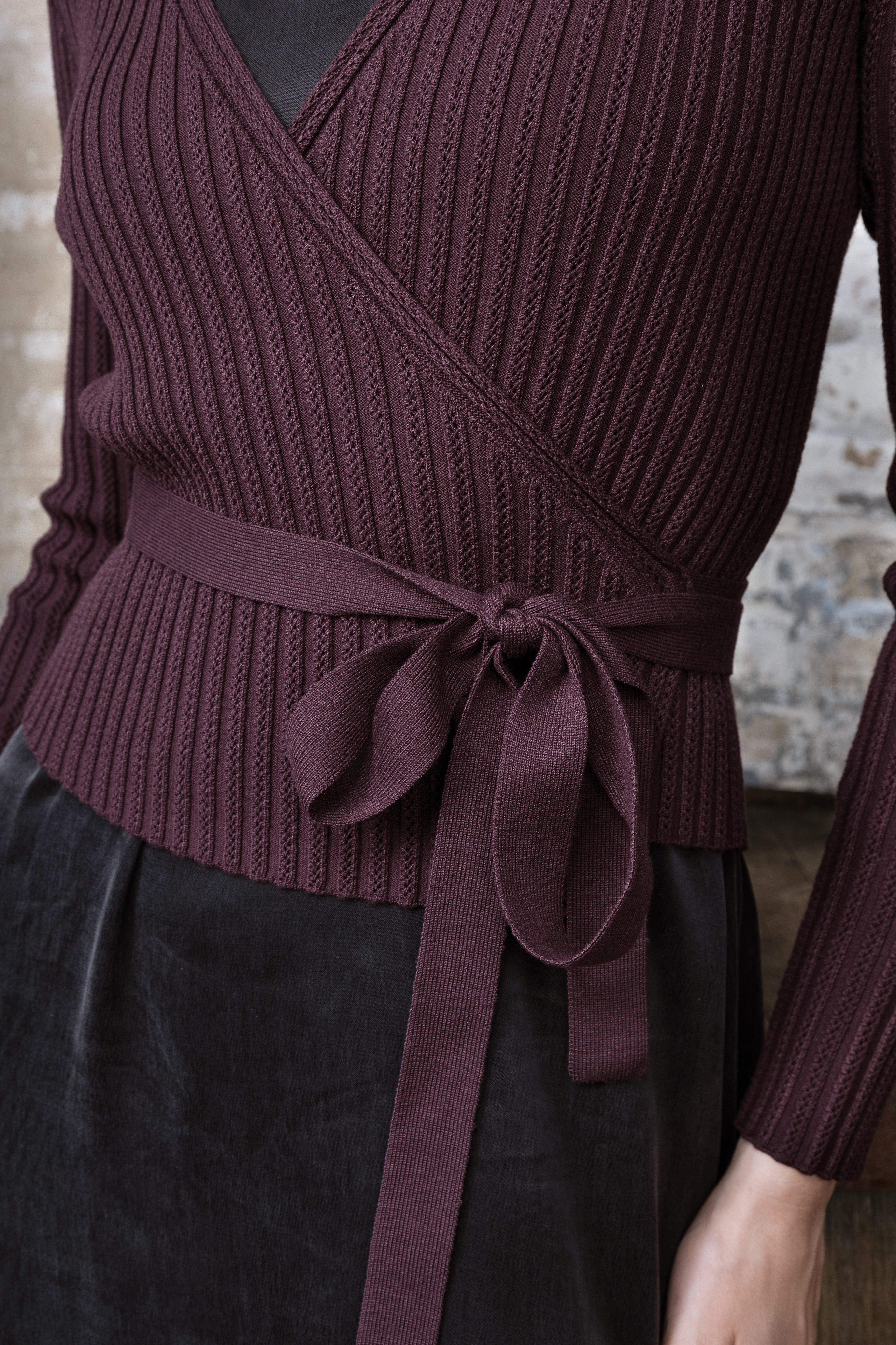 WINE EMBER WRAP SWEATER