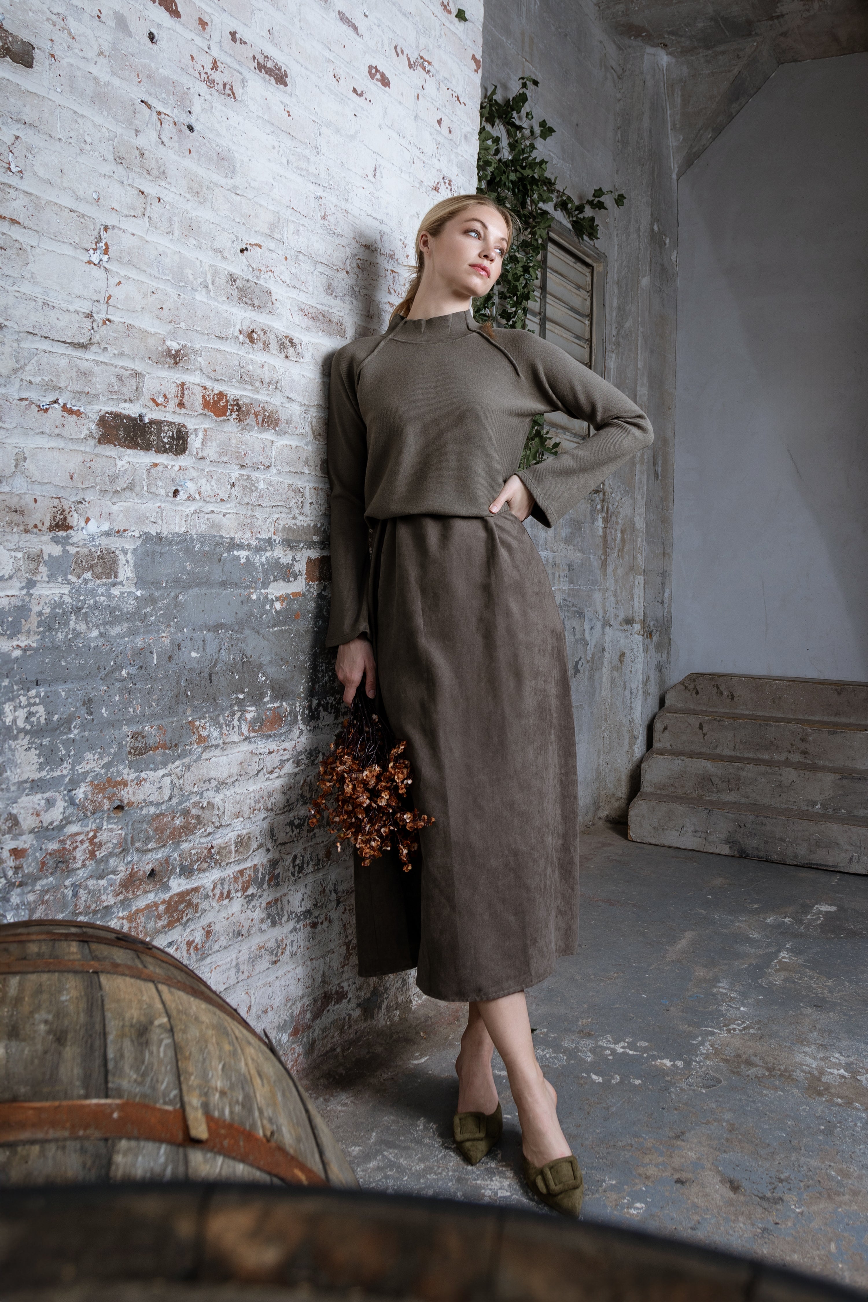 OLIVE CLIO SWEATER