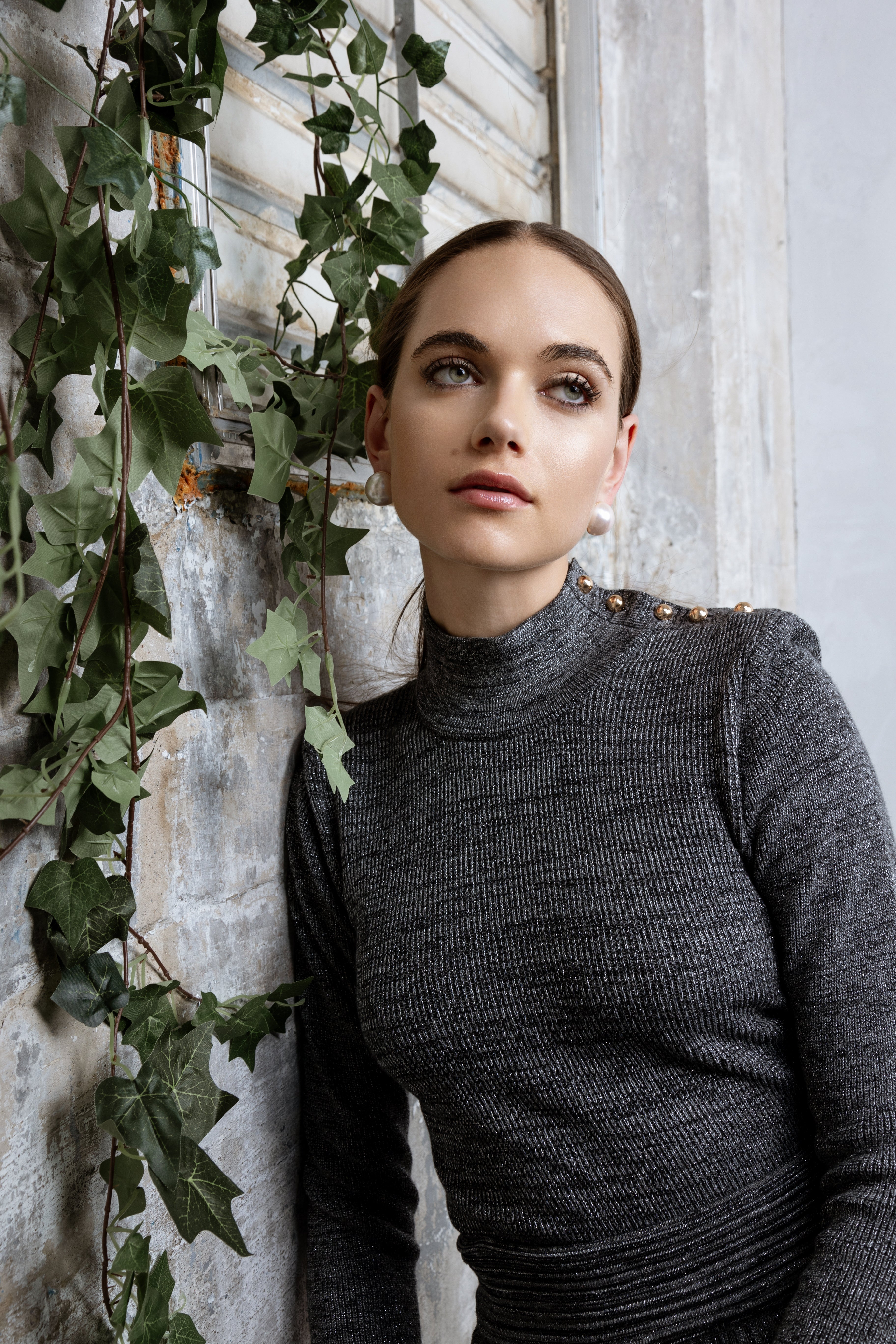 SILVER ELYRIAN SWEATER