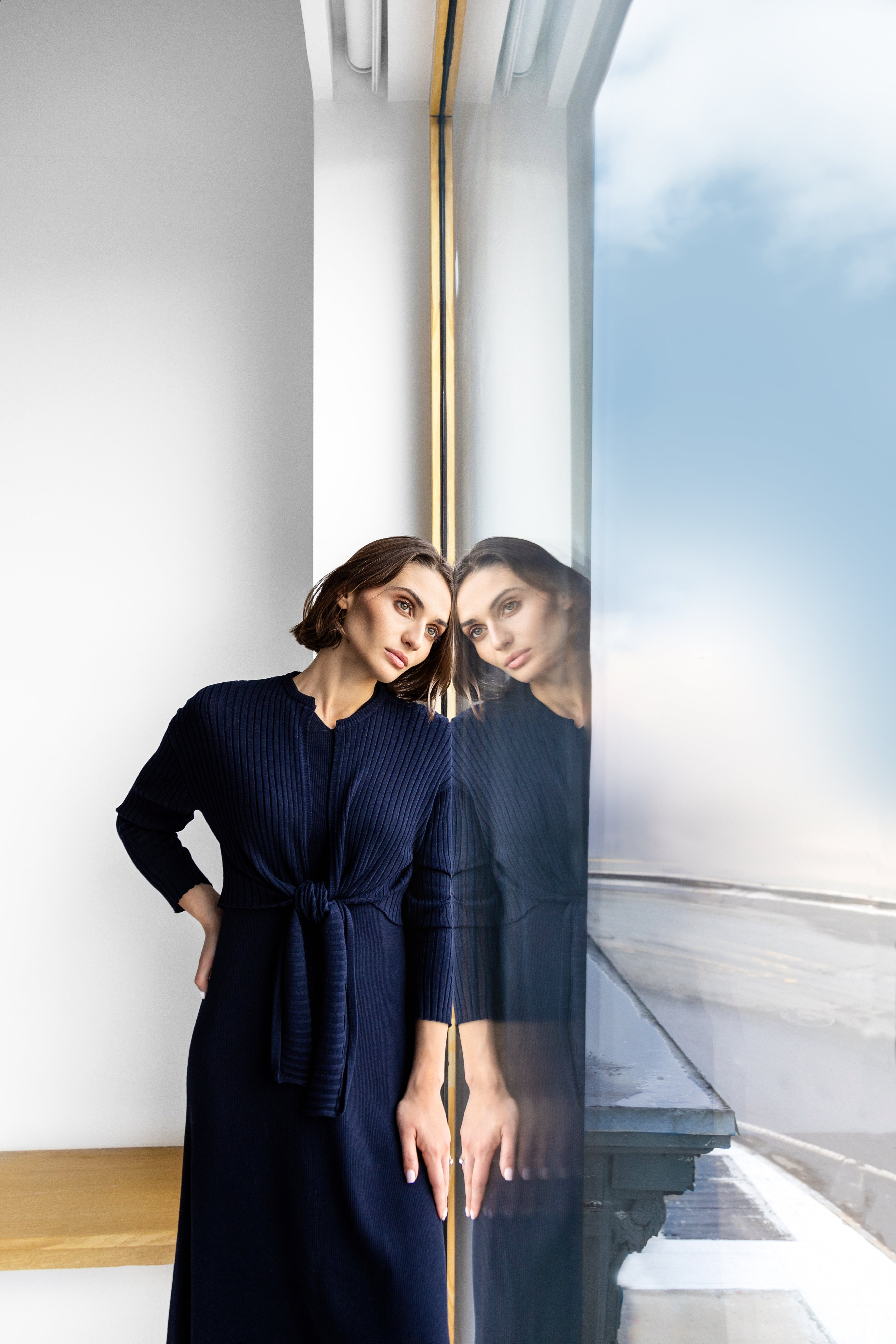 NAVY SLEEVELESS MIDI DRESS