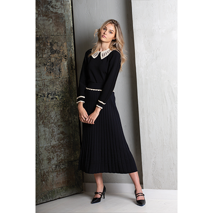 BLACK CROCHET TRIM SKIRT